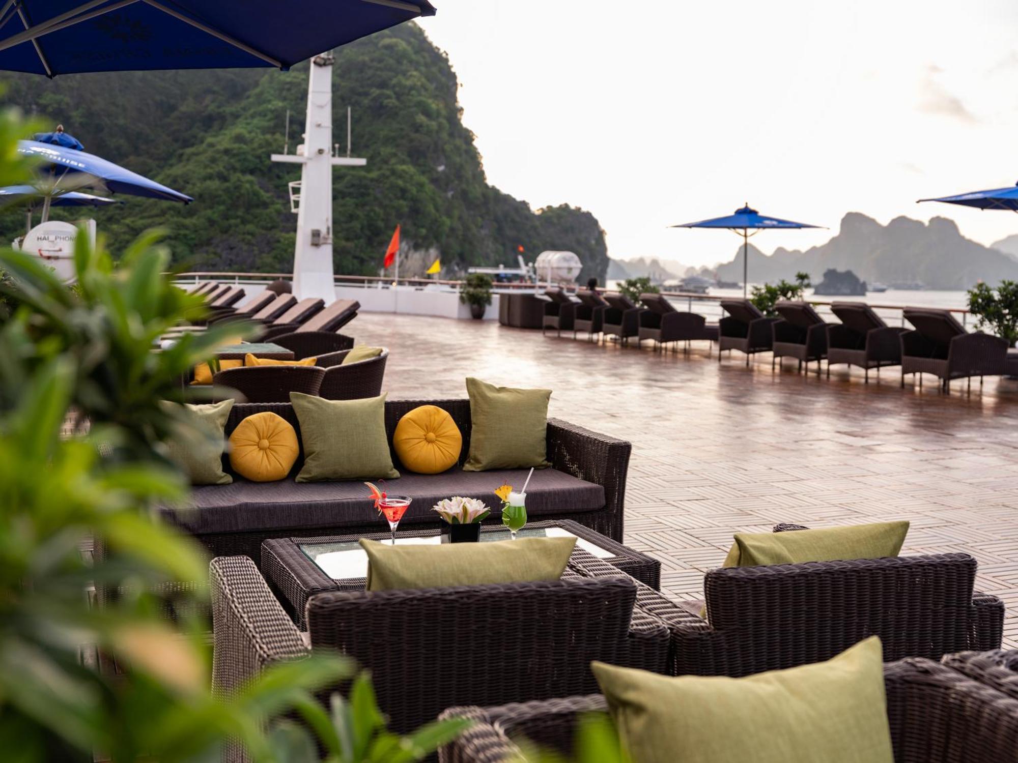 Hotel Erina Cruise By Hag à Hạ Long Extérieur photo